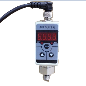 如何连接安装和更换测试压力开关？