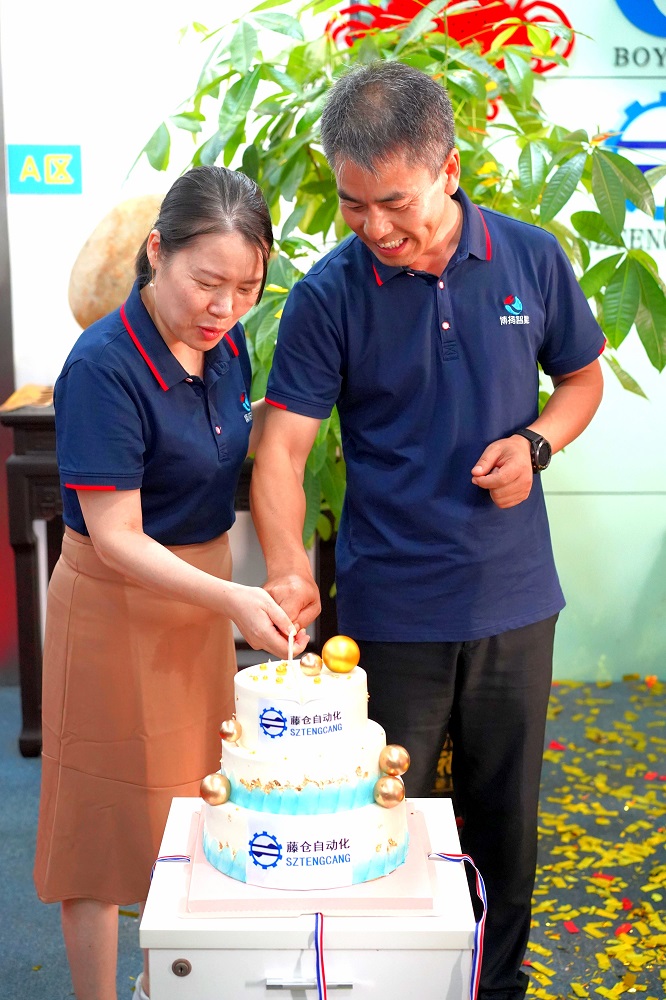 刘总谭总切蛋糕 刘总谭总切蛋糕