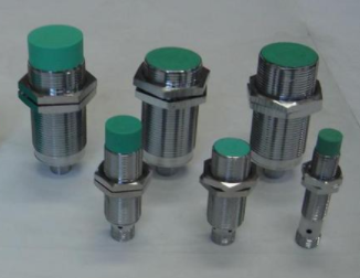 传统的电容式接近传感器类似于具有两个平行板的电容器(图2) 传统的电容式接近传感器类似于具有两个平行板的电容器(图2)