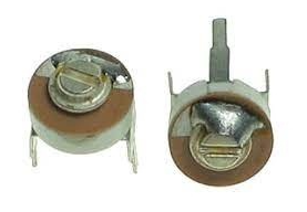 形容微调电容器和可变电容器之间的区别变化