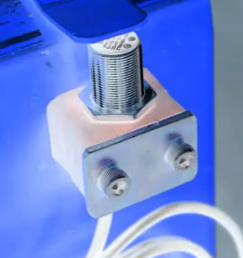 用于检测金属物体配置的电感式传感器有什么优点？