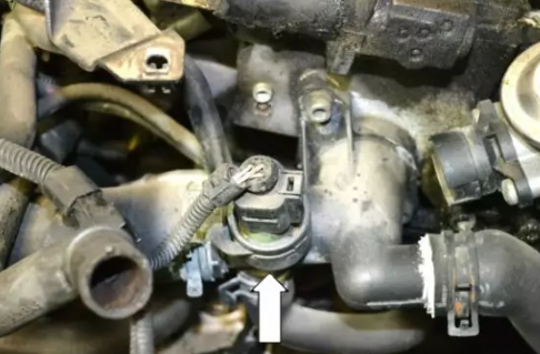 发动机冷却液温度传感器过热的异常症状(图2)