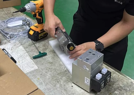 高效组装组合阀并进行检测，确保组合阀的性能和可靠性