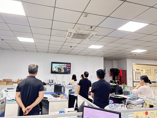 ?藤仓自动化组织全体人员观看80周年阅兵